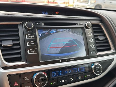 Used 2018 Toyota Highlander XLE image 30