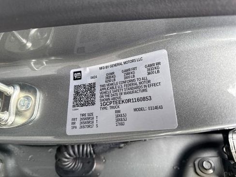 Used 2024 Chevrolet Colorado Trail Boss AWD/4WD image 19