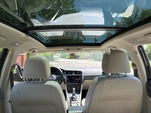 Used 2019 Volkswagen Golf SE FWD image 28