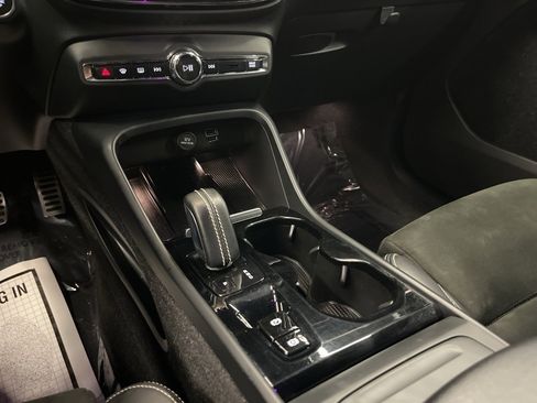 Used 2022 Volvo XC40 T5 R-Design w/ Advanced Package image 22