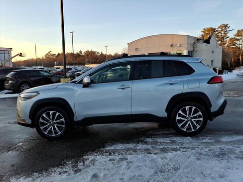 Used 2022 Toyota Corolla Cross XLE image 8