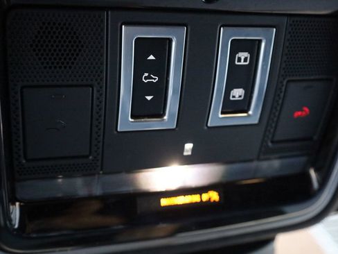 Used 2020 Land Rover Range Rover HSE image 36