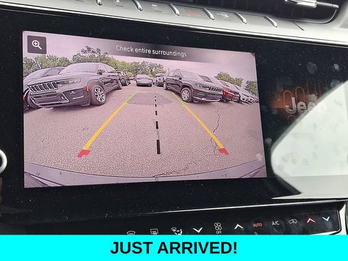 Used 2026 Jeep Grand Cherokee Altitude AWD/4WD image 20