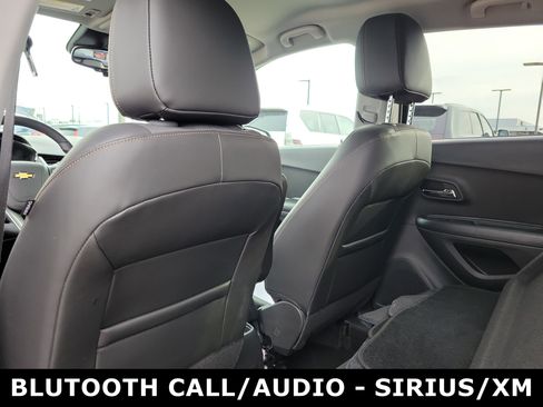 Used 2022 Chevrolet Trax LT w/ LT Convenience Package AWD/4WD image 14
