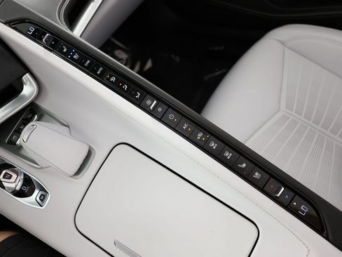 Used 2025 Chevrolet Corvette Stingray Premium Conv w/ Z51 Performance Package RWD image 28