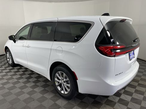 New 2026 Chrysler Pacifica Select AWD/4WD image 8