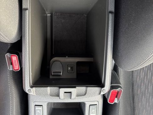 Used 2019 Nissan Rogue SV image 29