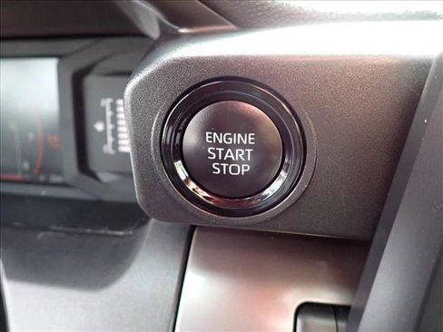 Used 2025 Toyota Tacoma SR5 AWD/4WD image 20