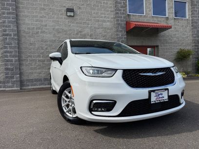 Used 2023 Chrysler Pacifica Touring