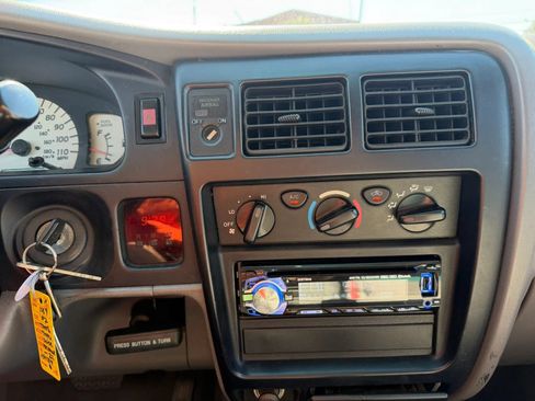 Used 2002 Toyota Tacoma PreRunner RWD image 19