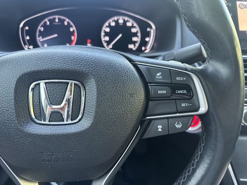 Used 2018 Honda Accord Touring image 9