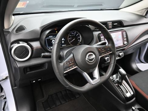 Used 2023 Nissan Versa SR w/ Trunk Package image 9