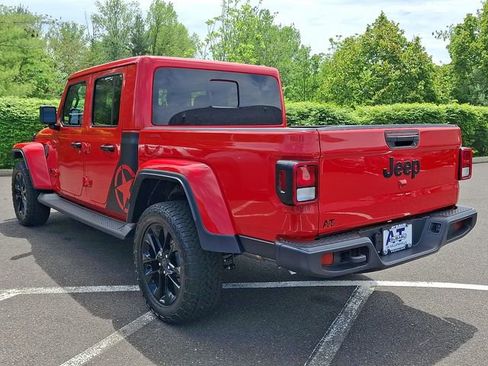 Used 2025 Jeep Gladiator Sport AWD/4WD image 4