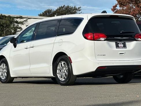 New 2026 Chrysler Voyager LX image 6