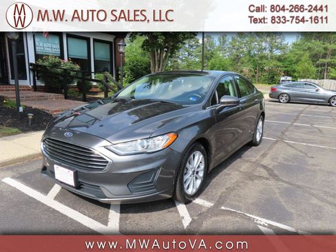 Used 2020 Ford Fusion SE FWD image 1