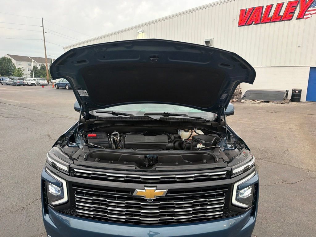 Used 2025 Chevrolet Tahoe High Country AWD/4WD image 37