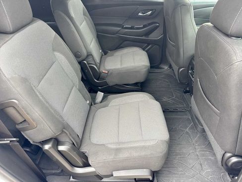Used 2023 Chevrolet Traverse LT FWD image 19