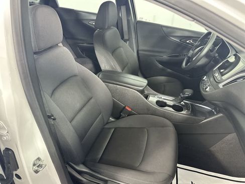 Used 2025 Chevrolet Malibu LT FWD image 19