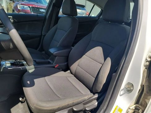 Used 2019 Chevrolet Cruze LS FWD image 9