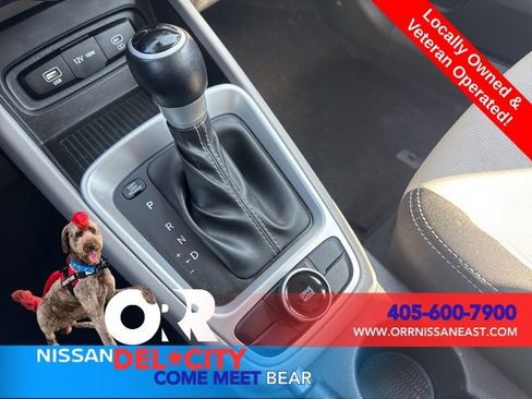 Used 2025 Hyundai Venue SEL FWD image 26