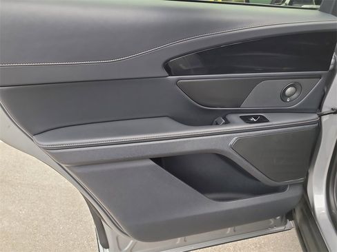 Certified 2024 Lincoln Nautilus Premier w/ Equipment Group 102A image 9