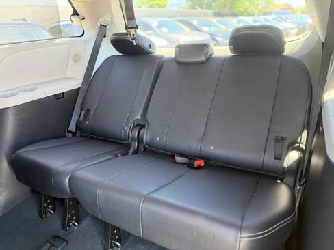 Used 2020 Toyota Sienna SE Premium AWD/4WD image 17