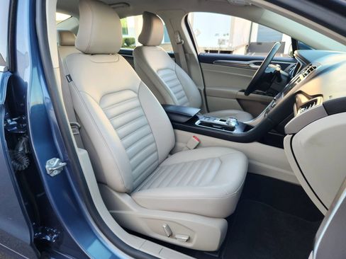 Used 2019 Ford Fusion SEL FWD image 18