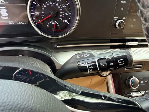 Used 2024 Kia Carnival LX FWD image 38