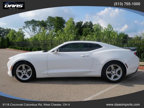 Used 2017 Chevrolet Camaro LT RWD image 4