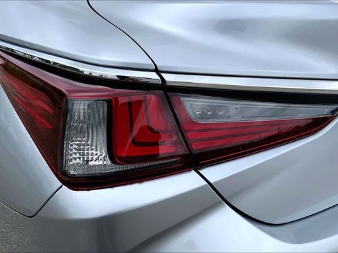 Used 2024 Lexus ES 350 w/ Premium Package FWD image 28