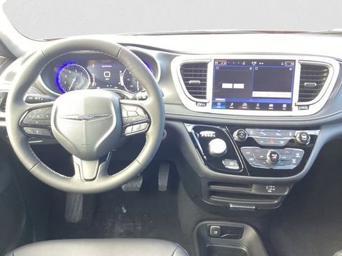 New 2026 Chrysler Pacifica Select image 11