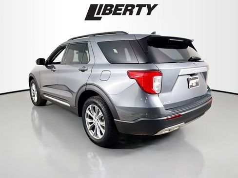 Used 2022 Ford Explorer XLT w/ Equipment Group 202A image 5