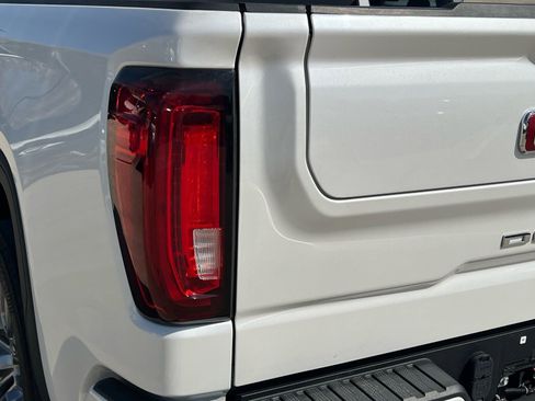 Used 2022 GMC Sierra 1500 Denali w/ Denali Premium Package image 13