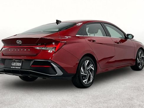 Used 2025 Hyundai Elantra SEL FWD image 2