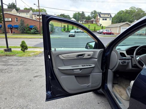 Used 2017 Chevrolet Traverse Premier image 10