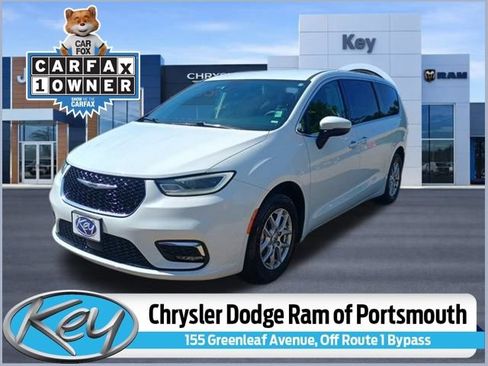 Used 2023 Chrysler Pacifica Touring-L FWD image 1