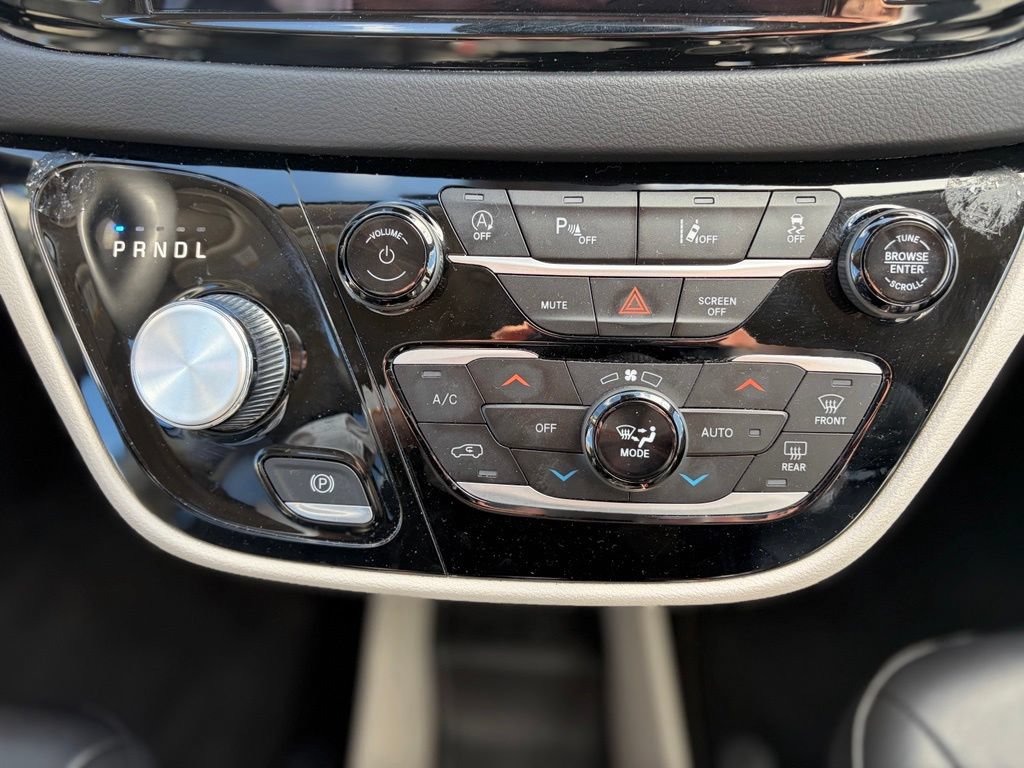 Certified 2023 Chrysler Pacifica Touring-L FWD image 32