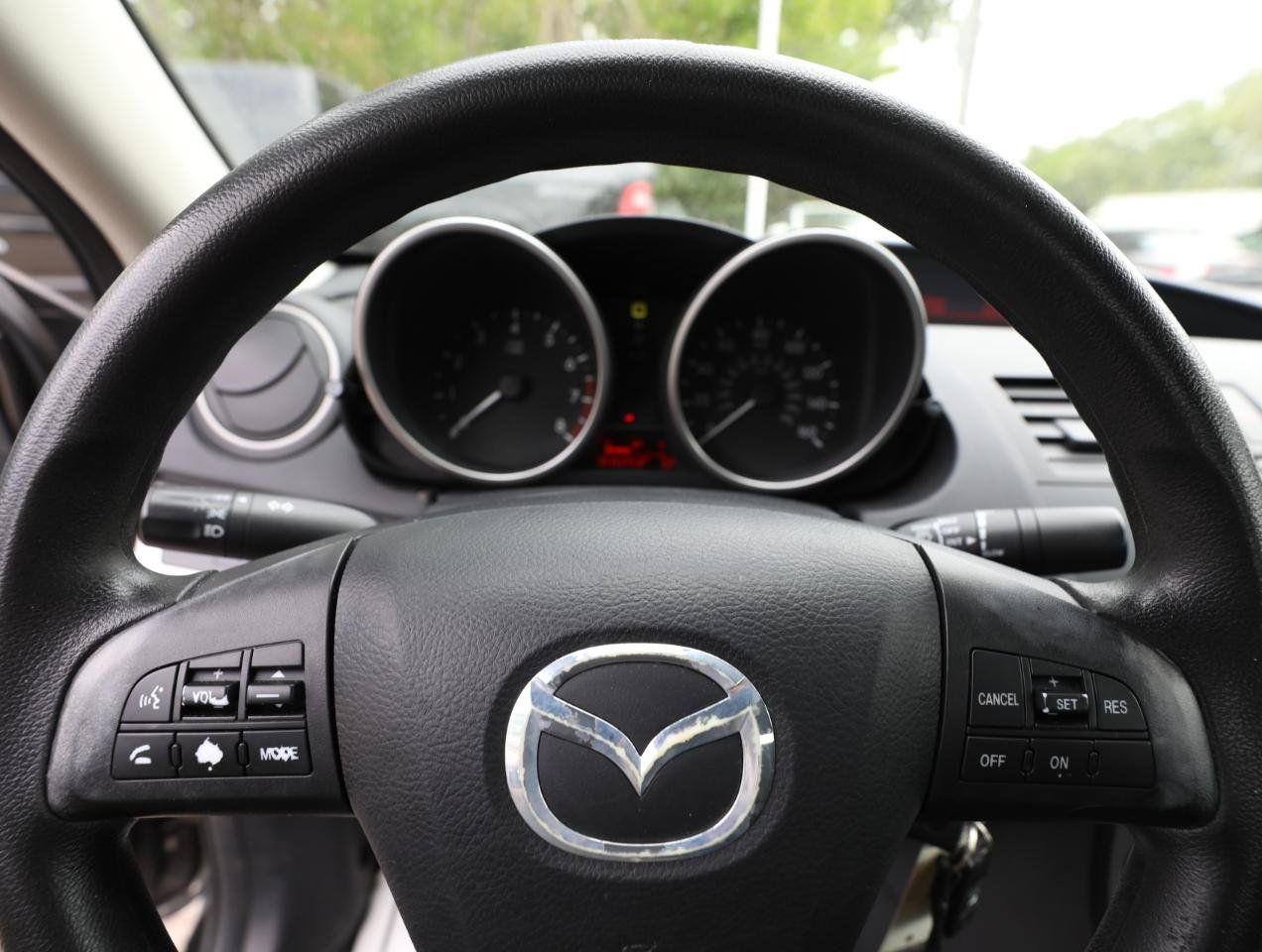 Used 2010 MAZDA MAZDA3 i Touring FWD image 19