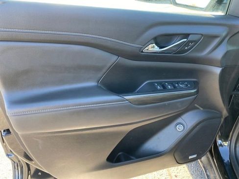 Certified 2023 GMC Acadia SLT image 16