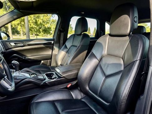 Used 2018 Porsche Cayenne AWD/4WD image 11