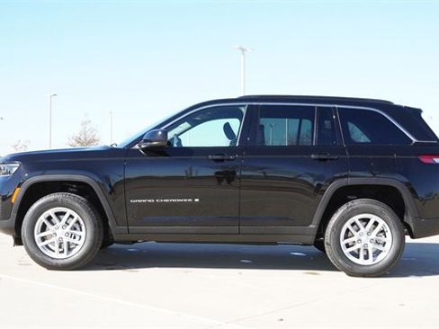 New 2025 Jeep Grand Cherokee Laredo image 6