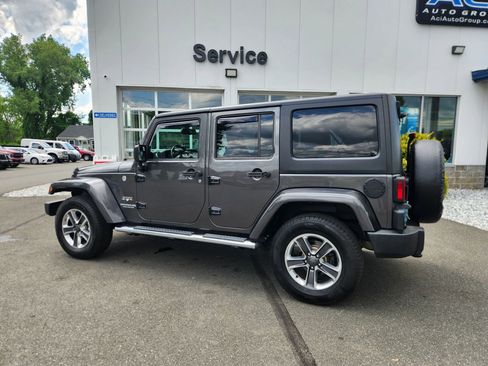 Used 2016 Jeep Wrangler Unlimited Sahara w/ Dual Top Group AWD/4WD image 10