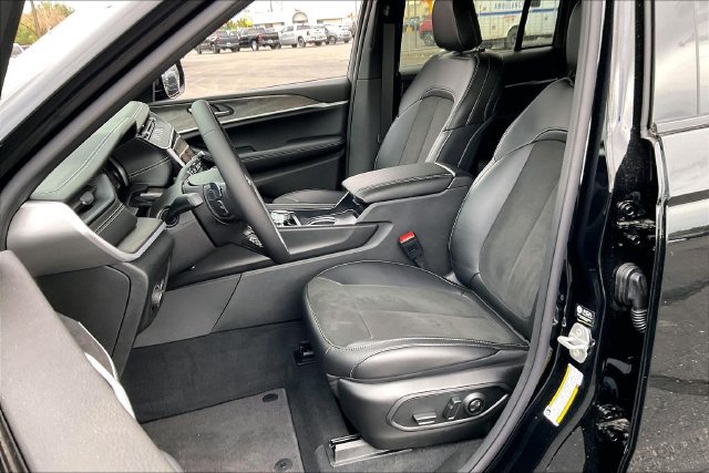 New 2026 Jeep Grand Cherokee 4WD image 9