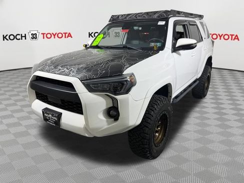 Used 2022 Toyota 4Runner SR5 Premium w/ Moonroof Package AWD/4WD image 3