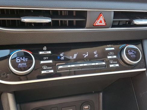 Used 2023 Hyundai Sonata Limited w/ Preferred Accessory Package FWD image 16