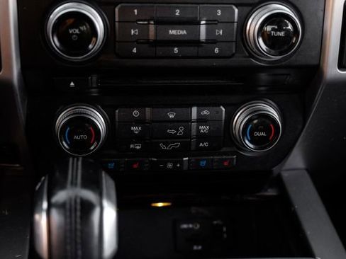 Used 2015 Ford F150 Platinum image 32