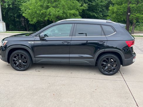 Certified 2023 Volkswagen Taos SE w/ Panoramic Sunroof Package FWD image 7