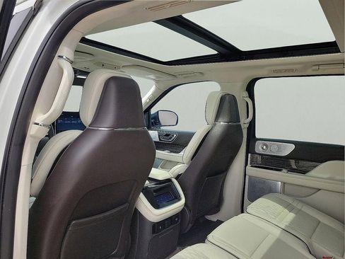 Used 2022 Lincoln Navigator Black Label AWD/4WD image 12