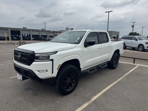 Used 2023 Nissan Frontier SV w/ Midnight Edition Package AWD/4WD image 3