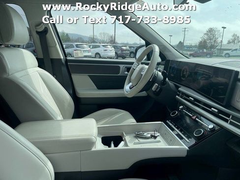 Used 2025 Hyundai Santa Fe SEL image 4